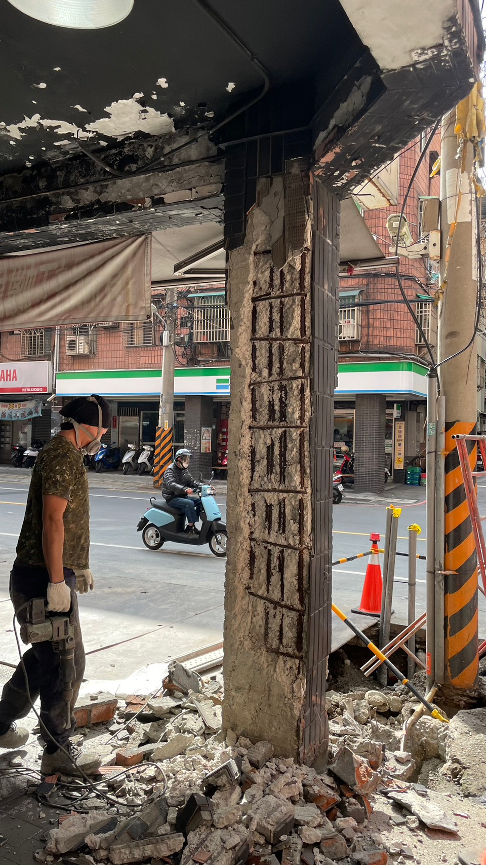 1. 磁磚及混凝土表面打除
